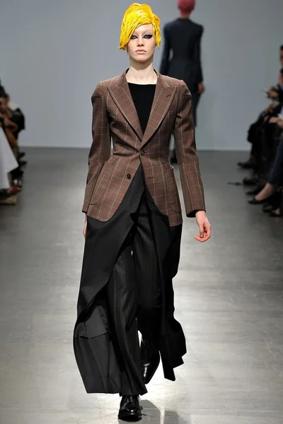Look 11